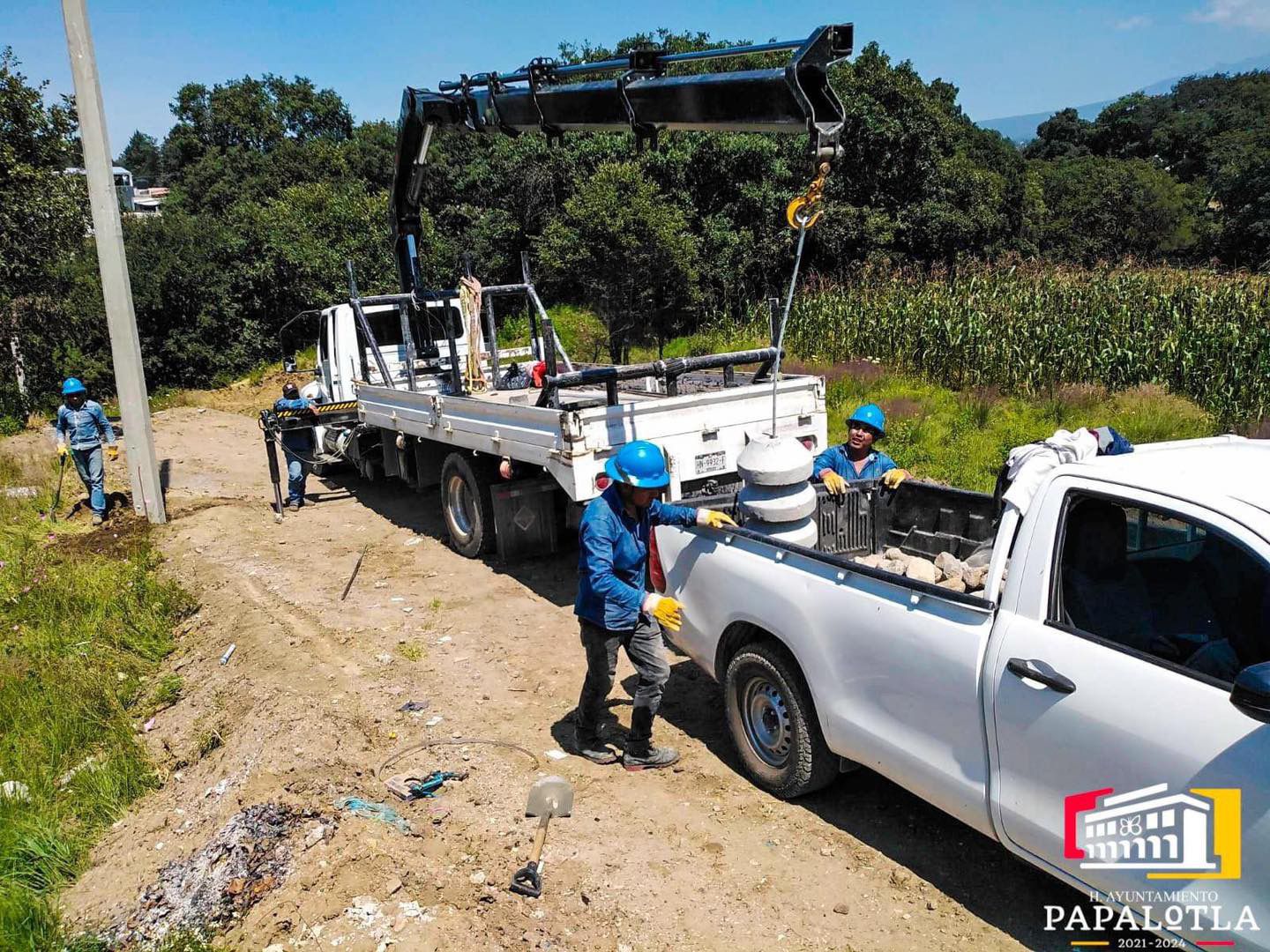 Avanza ampliación de red eléctrica en la calle Bicentenario, de Papalotla